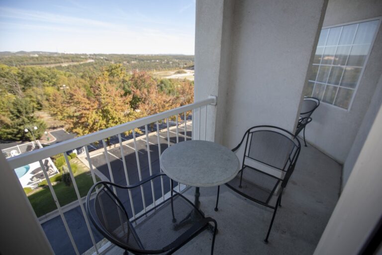 BalconyView-HotelGrandVictorian-BransonMo