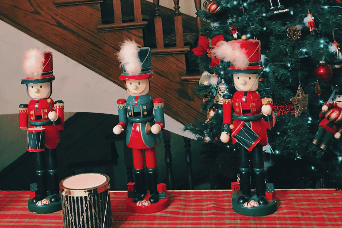 holiday in branson nutcrackers in front of christmas tree