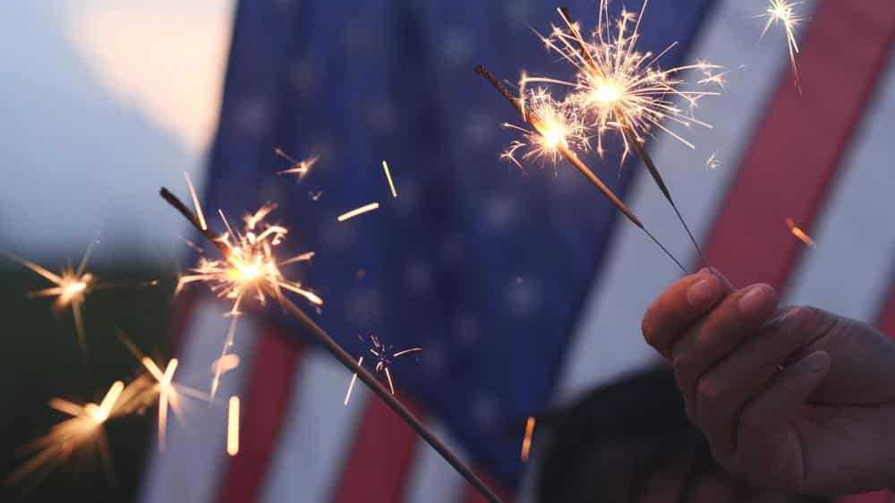 happy,4th,of,july,independence,day,,hand,holding,sparkler,fireworks